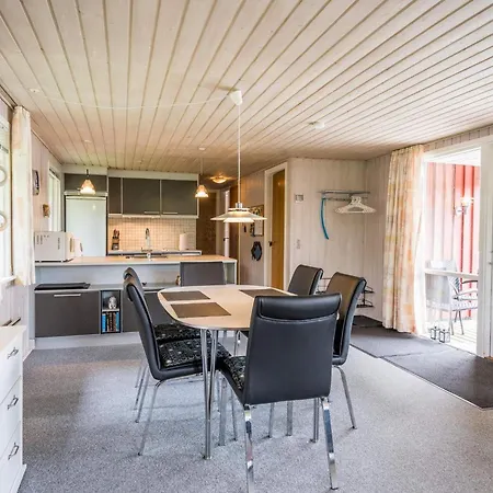 Ξενοδοχείο Henne Lxiii 4*